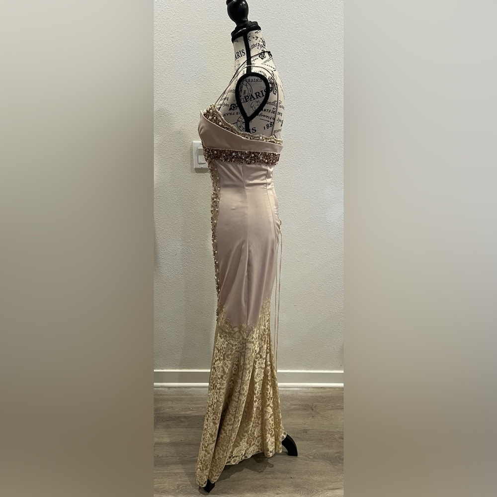Cream Silk & Lace Evening Gown - Picture 8 of 12